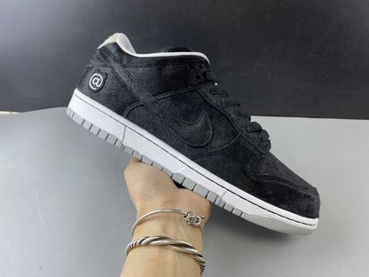 Sb Dunk Low Medicom Toy (2020) Shoes Men'S Sneakers – Nk0001310