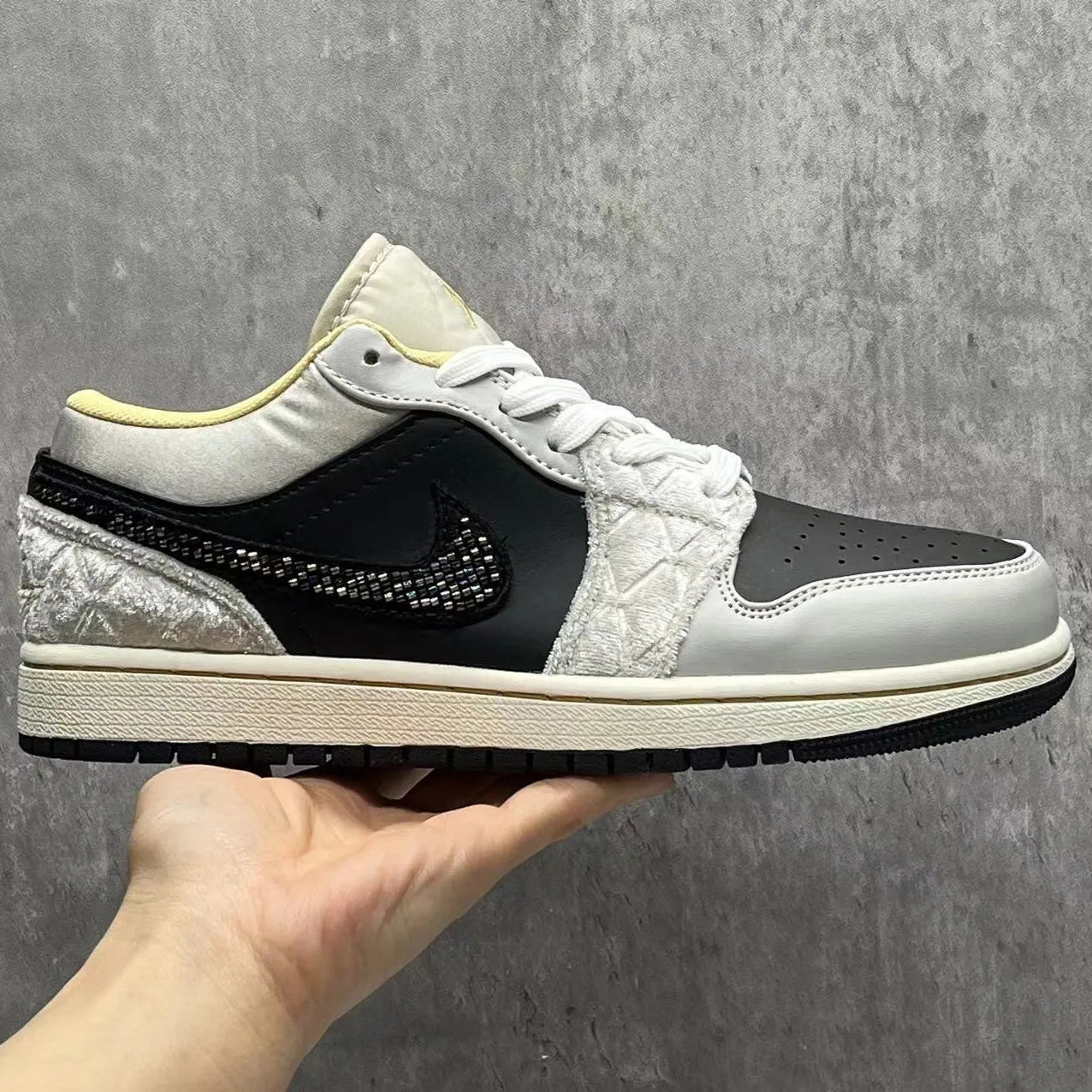 Aj 1 Low Beaded Swoosh Shoes Men'S Sneakers – Nk0002543